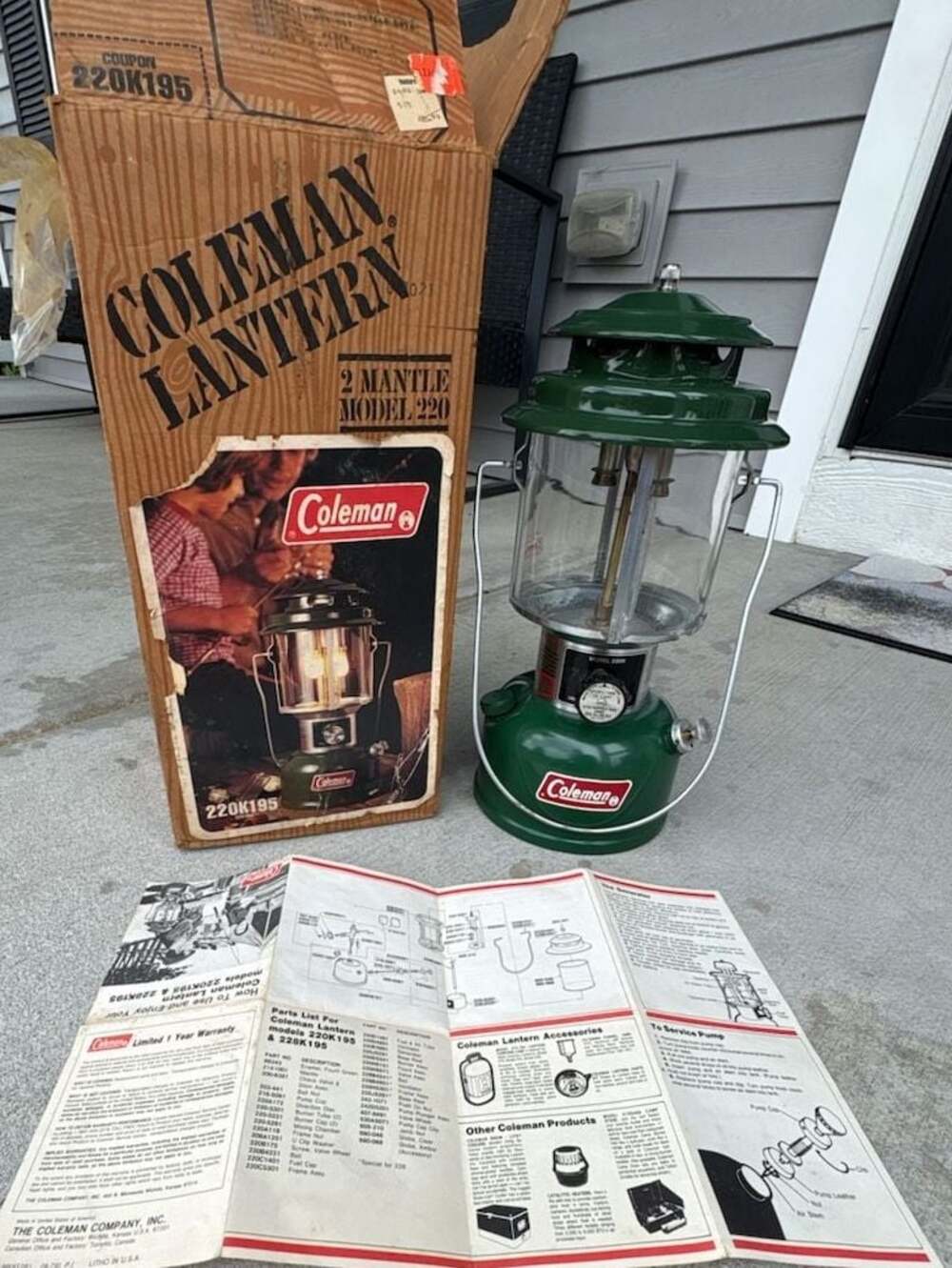 Vintage Coleman Model 220K195 2-Mantle Lantern with Original Box and Manual